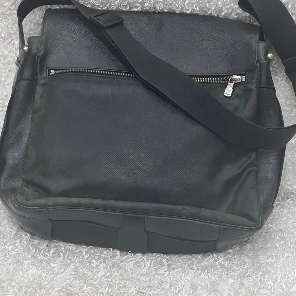 Louis Vuitton Viktor Messenger Bag Taiga
